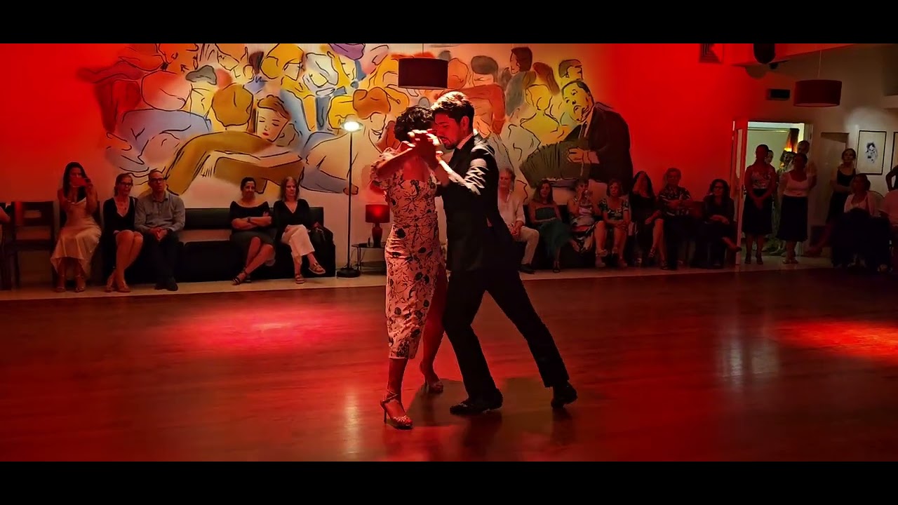 Video thumbnail for Sebastian Jimenez y Raquel Makow, na Milonga del Viernes, en 13/09/24. Juan D'Arienzo-Yapeyu-1/5