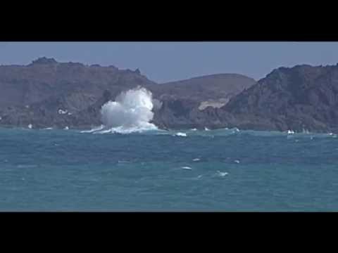 Riesen Wellenbrecher ! Riesige Schaumkrone