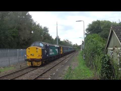 DRS 37405 & 37716 loco hauled set non-stop through Brundall Stn 5/9/17