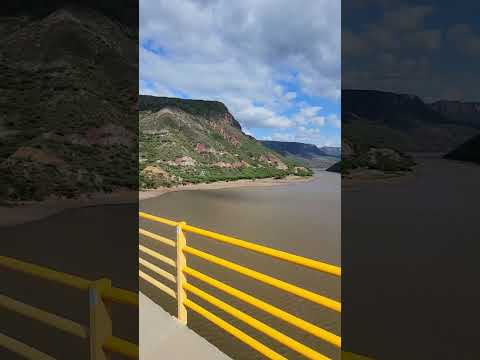 Así se encuentra el caudal del río Sogamoso sobre la vía Zapatoca Girón Bucaramanga.