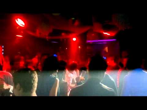 Dj Mike B Playing Rone White - Alive @ E-Mille Party (19-03-11).avi