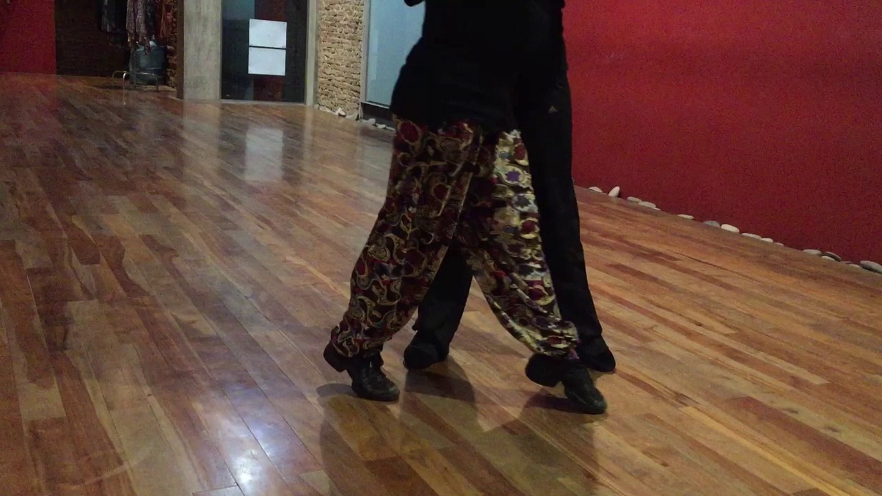 Carolina Bonaventura. Clase de Enrosques en Mariposita