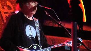 Neil Young &amp; Crazy Horse - Everybody Knows This Is Nowhere (Live @ The O2 Arena, London, 17/06/13)