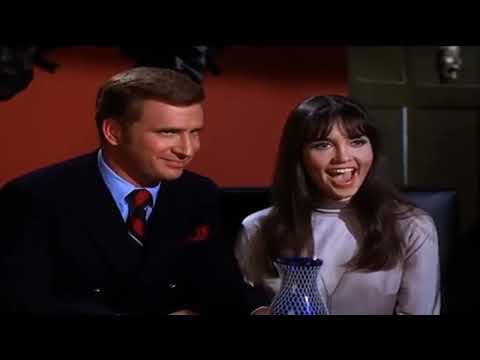 Love American Style 1X23 Love and the Roommate