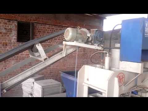 Fully automatic paver block machine