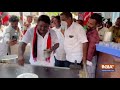 Tamil Nadu polls: DMK candidate makes dosa while campaigning