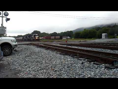 55E nb NS 3566, NS 7220 & NS 6100 at Emory gap Tn 26jun18