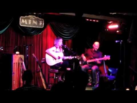 Meghan Andrews sings Halleluja by Leonard Cohen @ The Mint LA