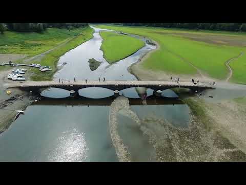 Versunkene Dörfer, uralte Brücken: Der leere Edersee von oben