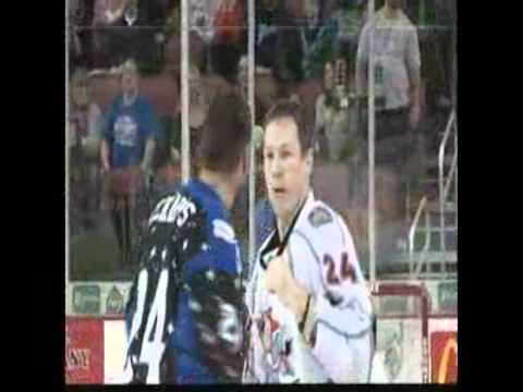 Carlyle Lewis vs Robin Richards