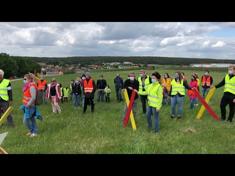 Protest gegen neue Stromtrasse P53 - die Juraleitung - mit 99 Meter hohen Masten im Schwabachtal