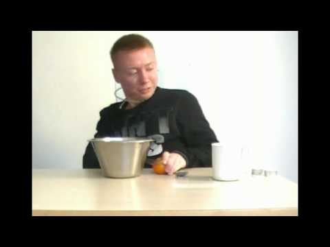 Den lille mand er i køkkenet