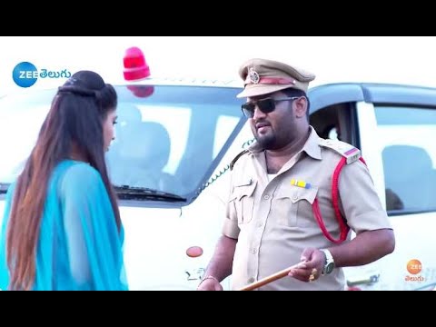 Akshara films Shruti bribing the cop - Radhamma Kuthuru Serial - Akshara - Full Ep 286 - Zee Telugu