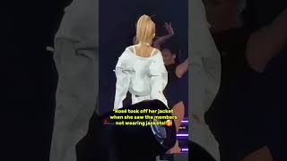 Download lagu Rosé is so delicate when taking off her jacket!!😍😍 #blackpink #jisoo #lisa #jennie mp3