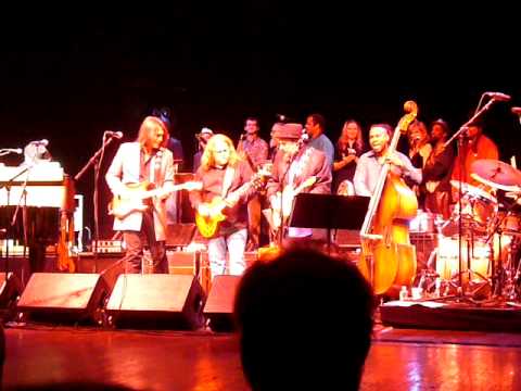 9 Levon Helm Band w Garth & Warren  River 3 17 07