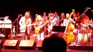 9 Levon Helm Band w Garth & Warren  River 3 17 07