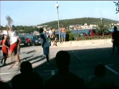 Streetball u Tisnome 2007. - Ripaši (moja ekipa) - Buš još jednu