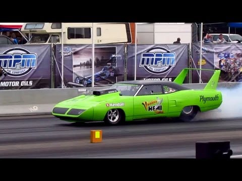 Plymouth Roadrunner Superbird Dragster BURNOUT