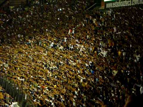 "Entrada de los Pumas   Himno - america vs PUMAS (14 de Abril 2010)" Barra: La Rebel &bull; Club: Pumas