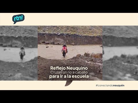 #RefflejoNeuquino CRUZAN UN RÍO A CABALLO PARA IR A LA ESCUELA