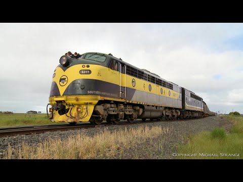 SSR Grain Train with Broad Gauge Streamlined EMD Locomotives - PoathTV Australian Railways