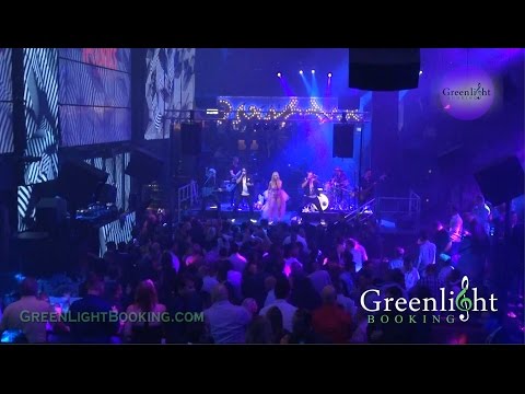 World-Class Rome Destination Wedding Bands