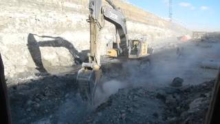 Deere 650D Digging in Rock