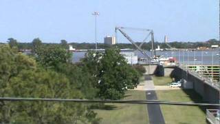 preview picture of video 'Mississippi River intercoastal locks'