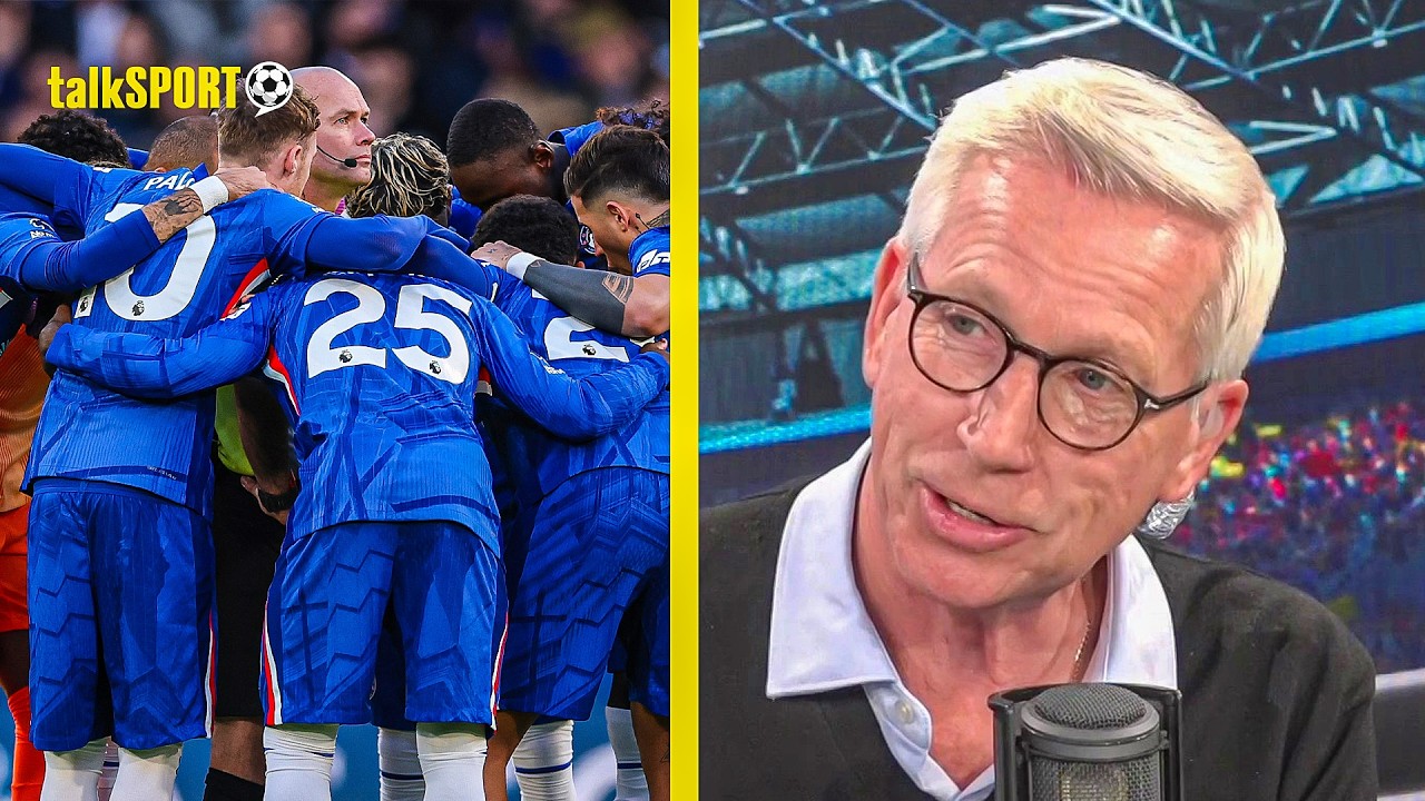 "DISRESPECTFUL!" Alan Pardew SLAMS Chelsea Huddle After Bizarre Incident With Ref
