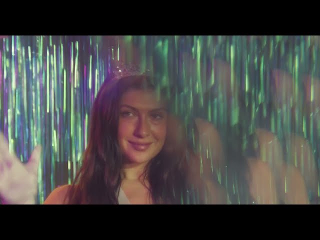 Lolo aus Kanada mit 'The Dumbest Girl In The World' (jetzt ansehen!) | Alternative Rock!