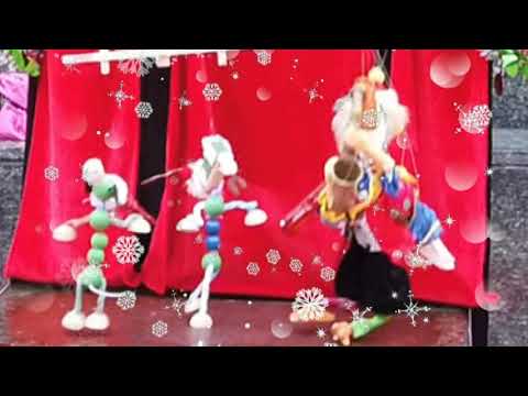 Marionette Puppets sings Rudolph the red nosed reindeer