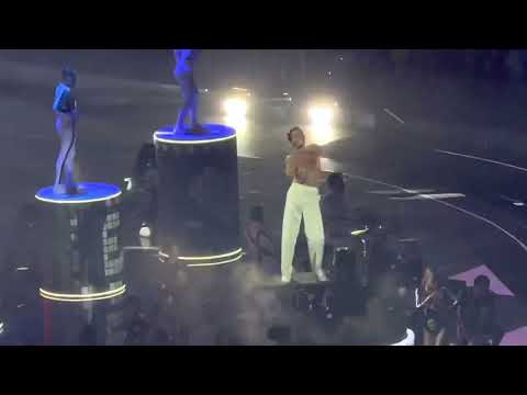 Mika performing a medley with his new single Yo-Yo at the Eurovision grand final jury show 13/5/2022