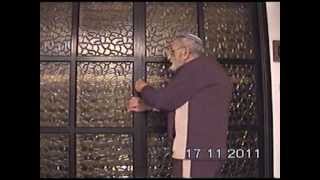 מנעולי ביטחון לתריסי מרפסת.wmv (ידידנו היקר משה רצון ז"ל) - התמונה מוצגת ישירות מתוך אתר האינטרנט יוטיוב. זכויות היוצרים בתמונה שייכות ליוצרה. קישור קרדיט למקור התוכן נמצא בתוך דף הסרטון