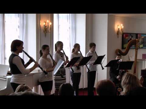 Klarinetové sexteto ZUŠ Krnov hraje: W.A.Mozart -- Andante z Divertimenta č.12, KV 252