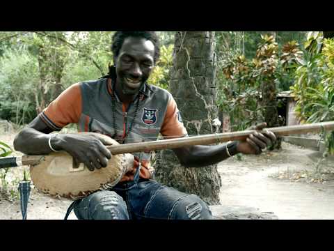Watcha plays "Laye Diata" - Jola akonting music from Senegal