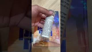 הרב רפאל זר & דודי קפלר - מקבל מתנה מכבוד הרב וברכה לזיווג (הרב רפאל זר) - התמונה מוצגת ישירות מתוך אתר האינטרנט יוטיוב. זכויות היוצרים בתמונה שייכות ליוצרה. קישור קרדיט למקור התוכן נמצא בתוך דף הסרטון