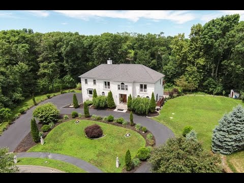 10 Bishop Ln, Middleton MA - Louise Touchette - 617-605-0555