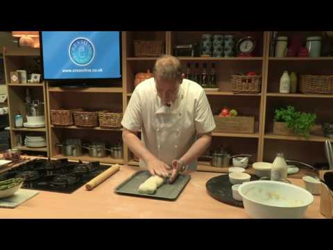 How to make an apple roly poly with custard