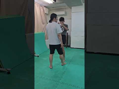 武道クラス「如水」　ローキックとカーフの違い　 #budo #martialarts　#如水 　#武道 　#dojotraining 　#姿勢 　#kick   #蹴り　♯ローキック　♯カーフキック