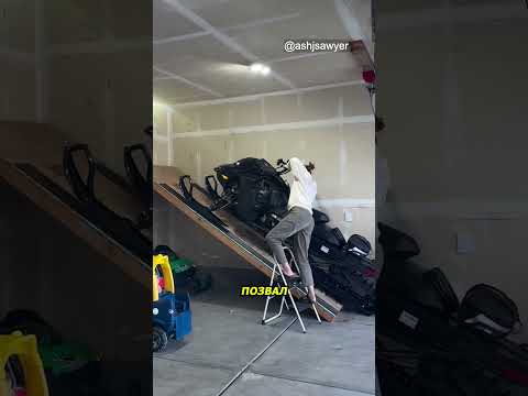 Поднял технику под потолок и освободил место