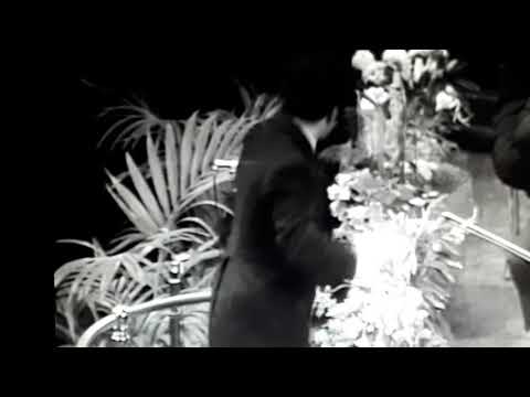 Jacqueline du Pré breaks a cello string. 1968.