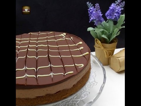 Tarta de queso y chocolate sobre galleta sin horno