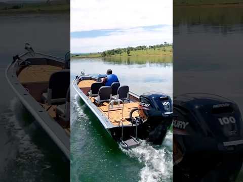 Lancha Uai Back Fish 17 FreeDeck