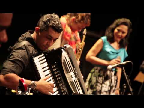 Tico-Tico no Fubá – Valéria Oliveira & Candeeiro Jazz (part. Aurora Nealand)