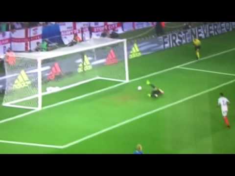 SIGTHORSSON GOAL VS ENGLAND