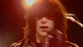 The Ramones Chasing the night + Mamas Boy Whistle Test 26 feb 1985