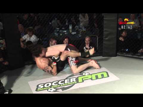 Battle Arena - Brad Jones vs Craig Smith