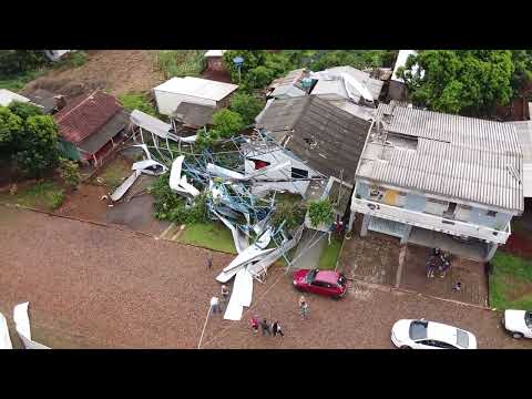 FORTE TEMPESTADE CAUSA GRANDE DESTRUIÇÃO NA CIDADE DE CAPANEMA/PR - IMAGENS AÉREAS