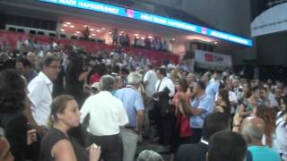 Kılıçdaroğlu Yeniden Genel Başkan Seçildi Ve Onur Akın&#39;la Bir Islıkta Sen Çal&#39;ı Söyledi