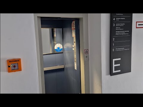 Kleiner originaler Wertheim (Schindler) R-Series Aufzug (Nice small original Wertheim R-Series lift)